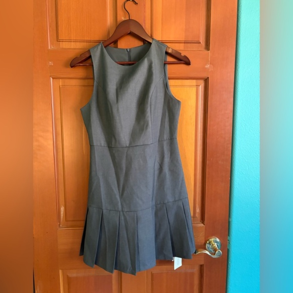 Crew neck pleated zipper dress NWT